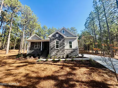 510 Longleaf Dr, West End, NC 27376