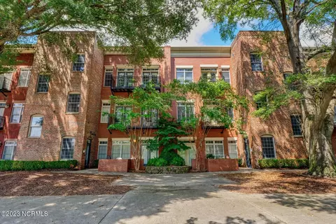 715 N 4th St #204, Wilmington, NC 28401