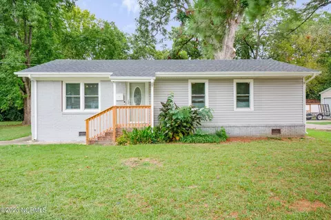 302 Walnut St, Elizabeth City, NC 27909