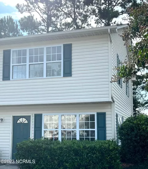 47 Pirates Cove Dr, Swansboro, NC 28584