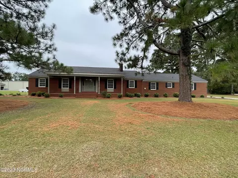 101 Club Dr, Robersonville, NC 27871