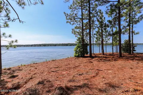 105 Mace Pt, West End, NC 27376
