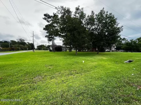 214 Barbour Rd, Morehead City, NC 28557