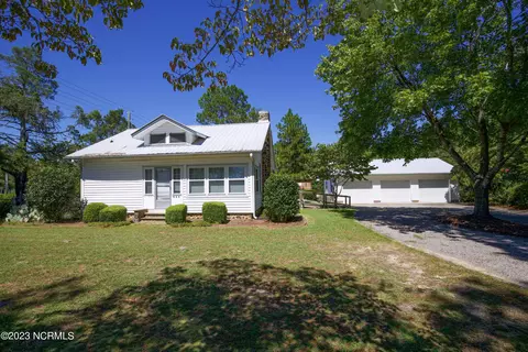 110 E Philadelphia Ave, Pinebluff, NC 28373