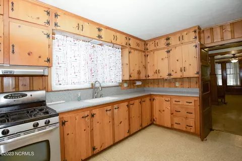 110 E Philadelphia Ave, Pinebluff, NC 28373 photo 3