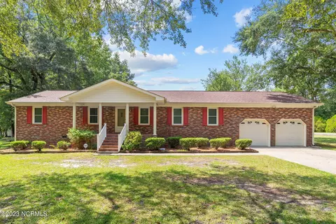 2038 Dogwood Ln, Kinston, NC 28504