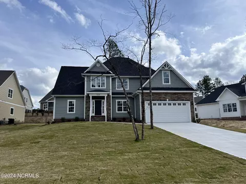 604 Jumper Ct, Southern Pines, NC 28387