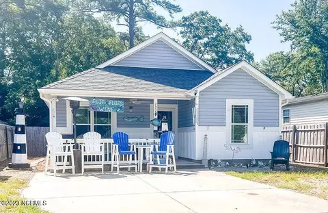 237 NE 75th St, Oak Island, NC 28465