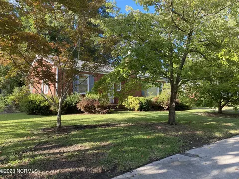 2621 Jefferson Dr, Greenville, NC 27858