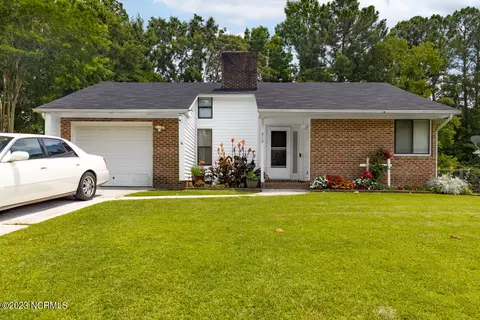 210 Audubon Dr, Jacksonville, NC 28546