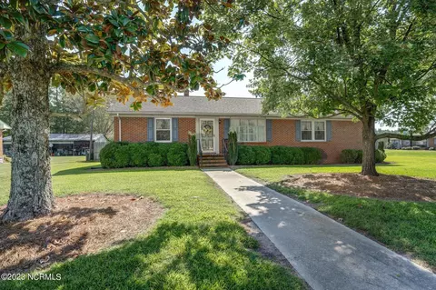 4245 Woodcrest Rd, Rocky Mount, NC 27803