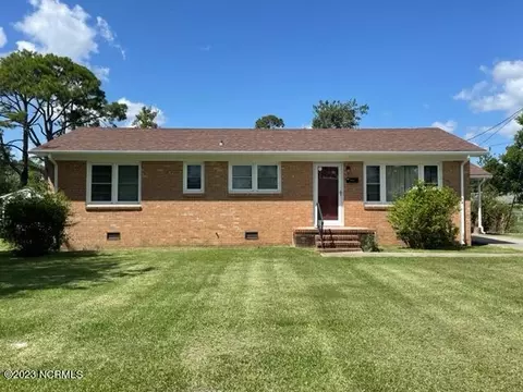 811 S Yaupon Ter, Morehead City, NC 28557