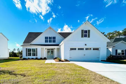 815 Cooke Dr, Hubert, NC 28539