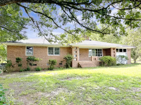 20181 Wagram Rd, Laurinburg, NC 28352