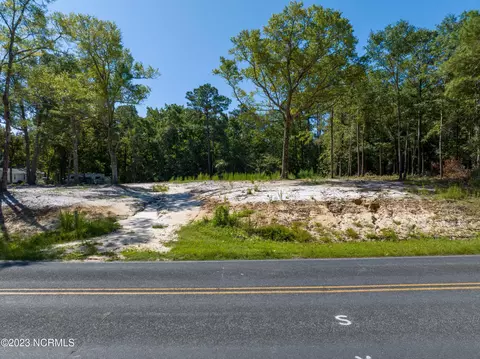 150 Wheeler Creek Rd, Sneads Ferry, NC 28460