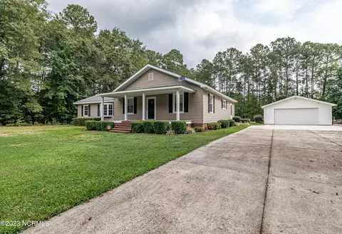 120 Queen Dr, La Grange, NC 28551