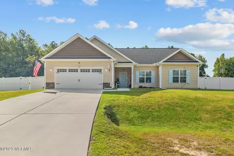 302 Ridge Land Ct, Maysville, NC 28555