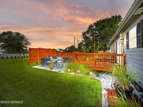311 Riggs Rd, Hubert, NC 28539 photo 3