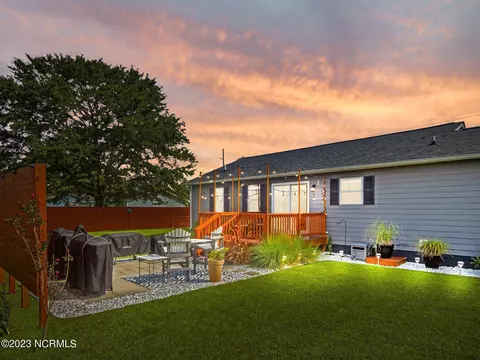311 Riggs Rd, Hubert, NC 28539 photo 2