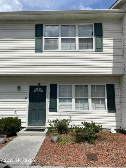 2 Pirates Cove Dr, Swansboro, NC 28584