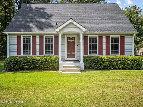 573 Belgrade Swansboro Rd, Hubert, NC 28539