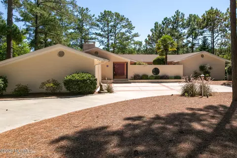 40 Shadow Ln, Whispering Pines, NC 28327