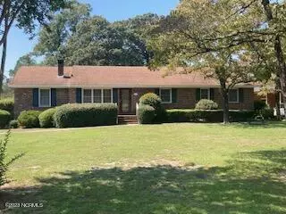 1762 Crestview St, Kinston, NC 28504