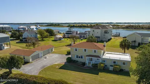 244 Bell St, Cedar Point, NC 28584