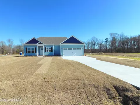 612 Bright Harvest Dr, Maysville, NC 28555
