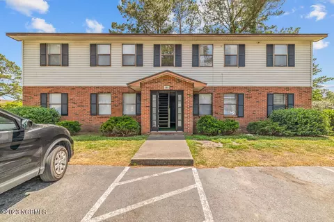 101 Ravenwood Dr, Jacksonville, NC 28546