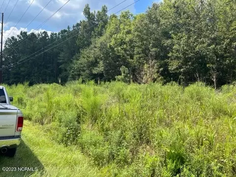 128 Sand Ridge Rd, Hubert, NC 28539