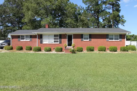 75 Pineway Ln, Whiteville, NC 28472