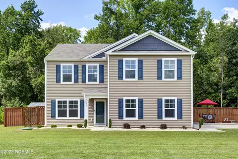 390 High Ridge Ct, Sneads Ferry, NC 28460