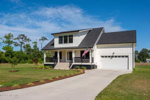 103 Hillock Dr, Powells Point, NC 27966