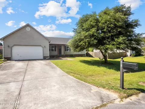 301 Rivers Edge Ct, Jacksonville, NC 28540