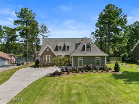 30401 Lakeview Ln, Wagram, NC 28396