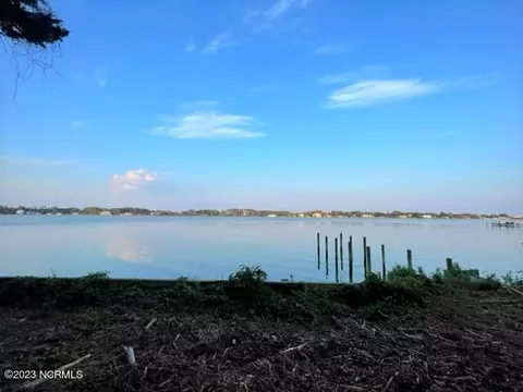 225 Sleepy Point Rd, Gloucester, NC 28528