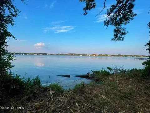 235 Sleepy Point Rd, Gloucester, NC 28528