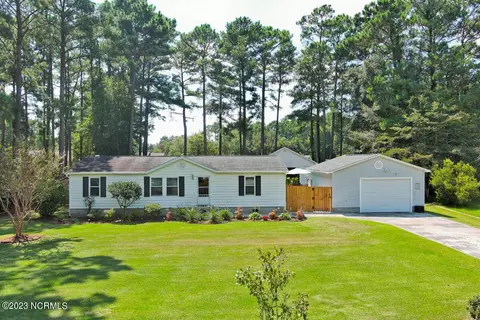 203 Ridge Crest Dr, Peletier, NC 28584