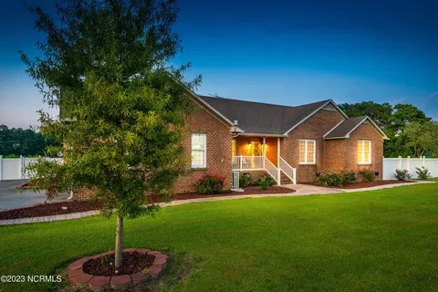 585 Pauls Path Rd, La Grange, NC 28551