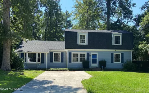 102 Ivy Ridge Pl, Jacksonville, NC 28540