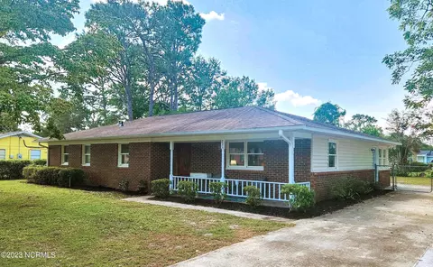 233 Lancaster Rd, Wilmington, NC 28409