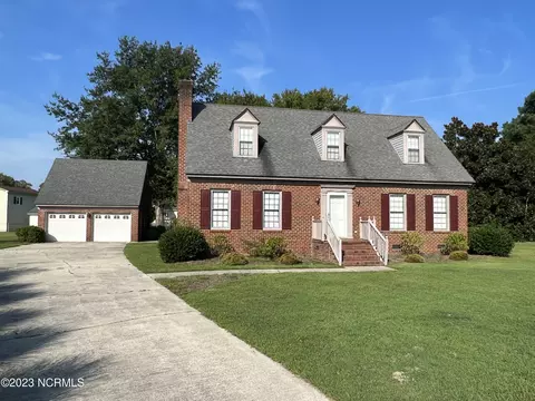 1803 Woodford Pl W, Wilson, NC 27893