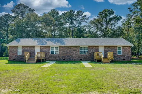 104 Rogers Rd, Burgaw, NC 28425