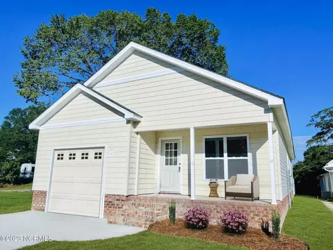 3308 N George St, Farmville, NC 27828