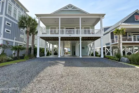 704 Riverside Dr, Sunset Beach, NC 28468