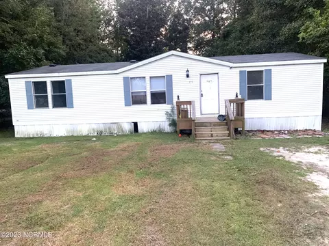 678 Bay Harbor Dr, Hampstead, NC 28443