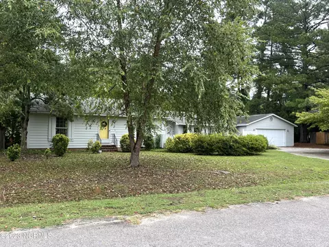 14301 Haney Dr, Laurinburg, NC 28352