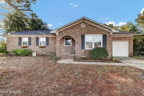 305 Cathay Rd, Wilmington, NC 28412