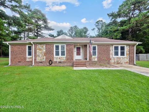 211 Country Rd, Jacksonville, NC 28546